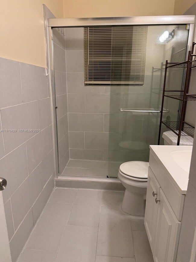 Building Photo - 1708 Hayes St