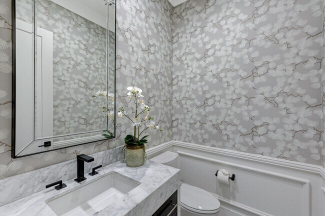 Building Photo - Distinctive Fully Furnished Estate in The Canyons!