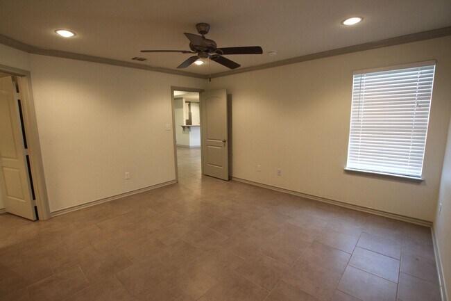 Building Photo - 6320 Villa Rosa Way