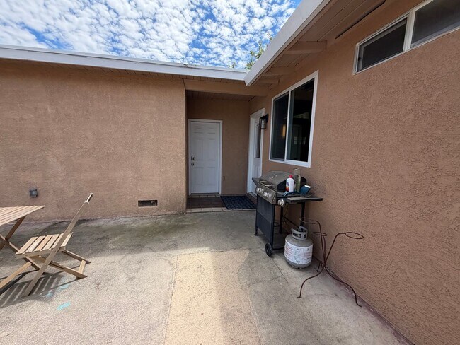 Building Photo - Cute 3 bedroom house in