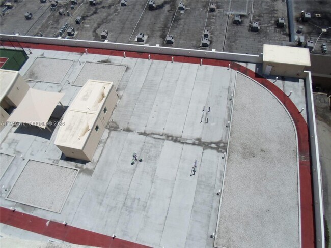 Building Photo - 1745 E Hallandale Beach Blvd