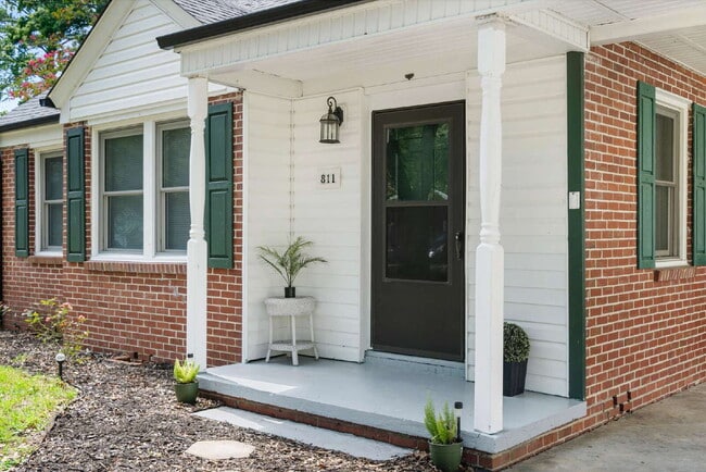 Building Photo - Cozy Living in the Heart of Wilson
