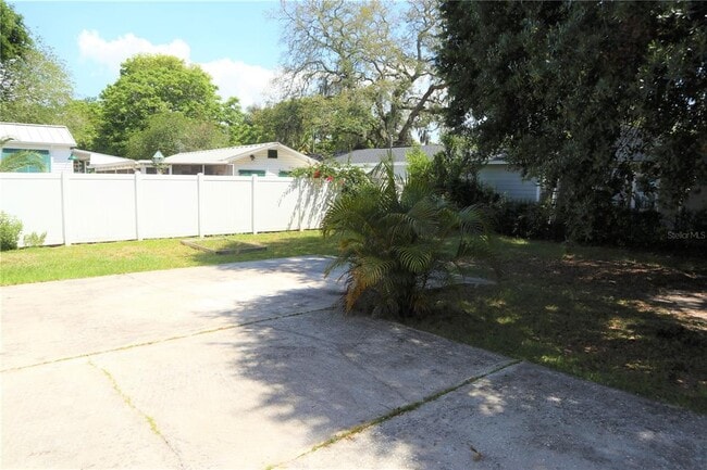 Building Photo - 1219 E Frierson Ave