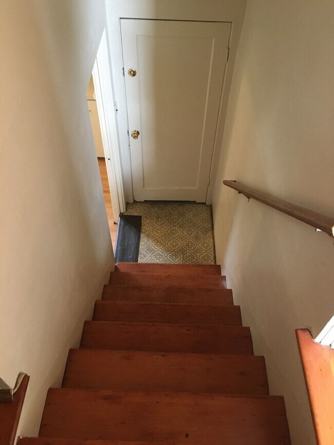 Building Photo - ** PRE LEASE FOR FALL** - Two Level Campus HOME