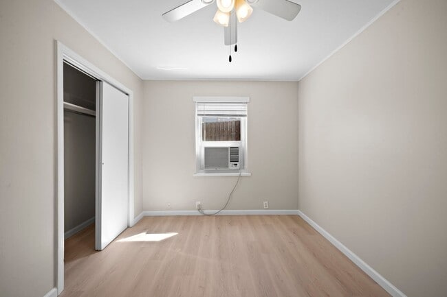 Building Photo - 521 Hawkins Rd