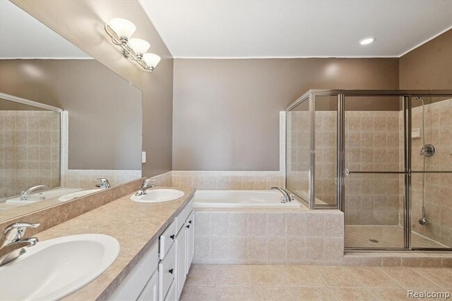 Building Photo - 48551 Oak Bridge Dr