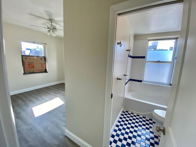 Building Photo - Large  Sunny Dupont Circle 2 bed 2 bath Ap...