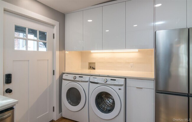 Building Photo - 86 Main St