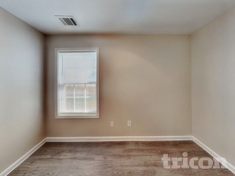 Building Photo - 640 Fairgreen Trail