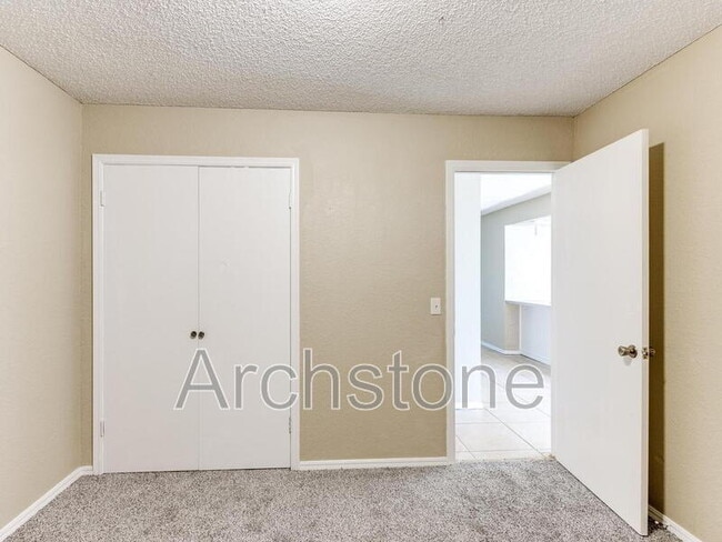 Building Photo - 6605 Lyrewood Ln