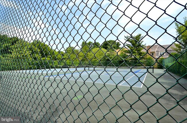 Building Photo - 10940 Brewer House Rd