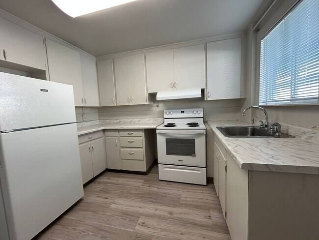 Building Photo - 928ru