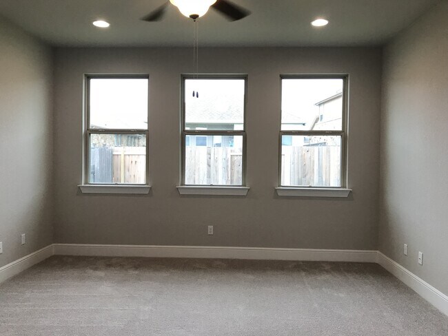 Building Photo - BEAUTIFUL HOME IN TERAVISTA