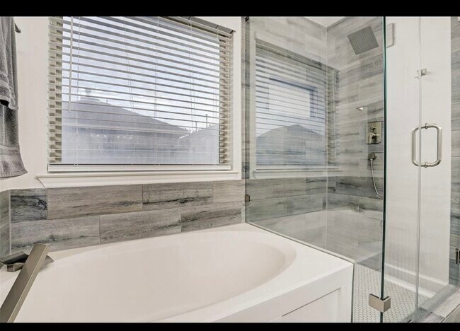 Building Photo - 16707 Promenade Park