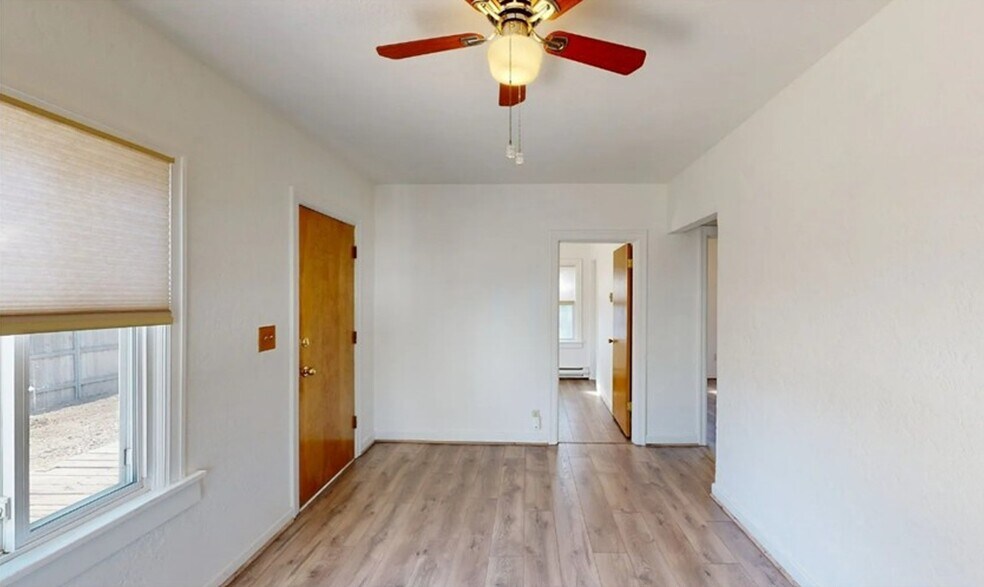 Living Room - 605 W Whitman Dr