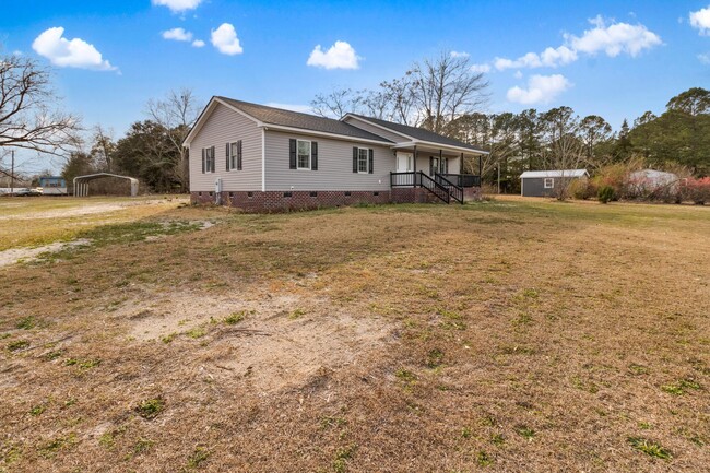 Building Photo - NEWLY RENOVATED 3 BR , 2 BA HOME *SPRING C...