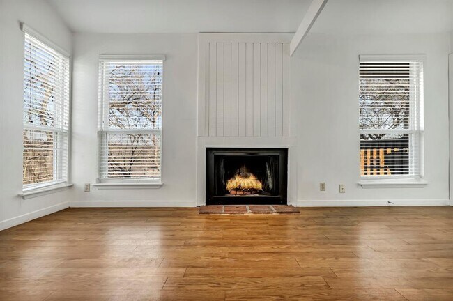 Building Photo - 1000 W 26th St