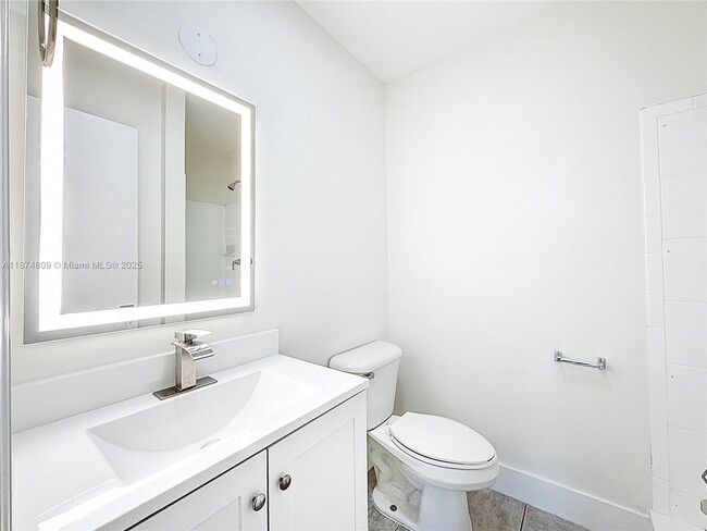 Building Photo - 1379 Seaview