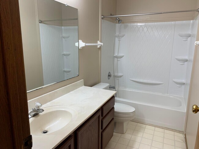 Building Photo - 620 Laurel Oak Ct