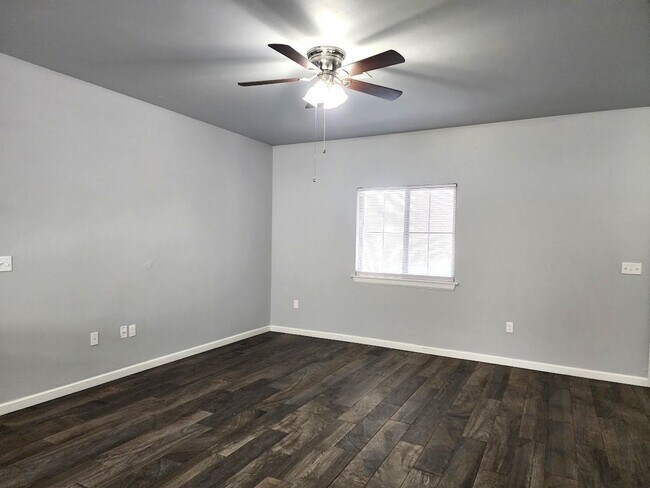 Building Photo - Campbell St Duplex