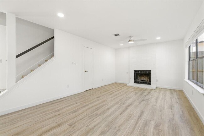 Building Photo - 1707 Yucca Ln