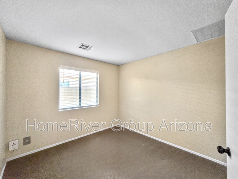 Building Photo - 29197 N Yellow Bee Dr