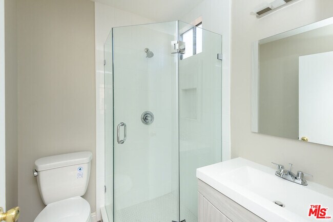 Building Photo - 1522 N Harvard Blvd