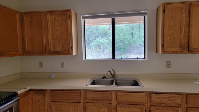 Building Photo - 1265 Calle Ganzo