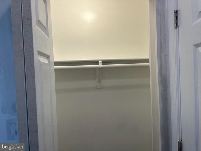 Building Photo - 1342 Levis St NE