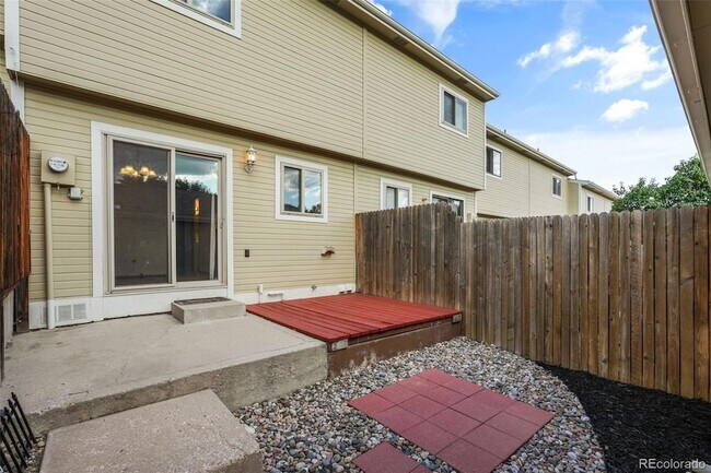Building Photo - 7941 Lexington Park Dr