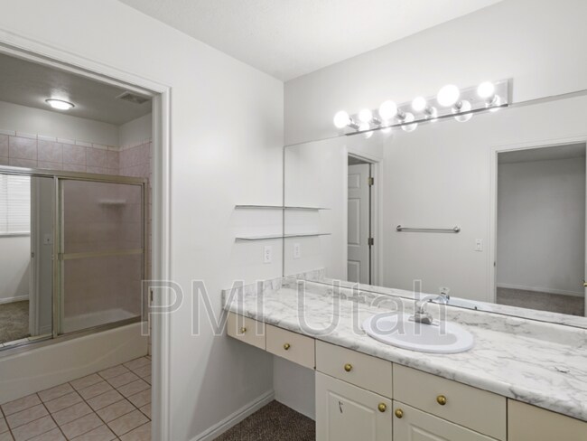 Building Photo - 3211 S 945 E