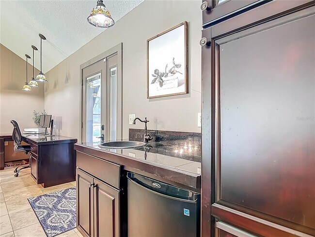 Building Photo - 4661 SW 7th Avenue Rd