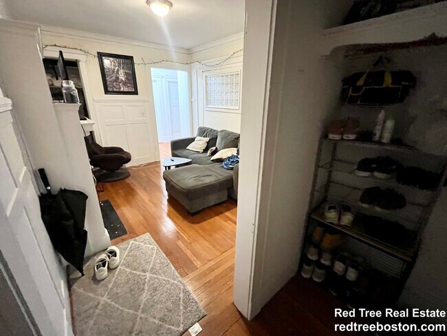 Building Photo - 452 Park Dr