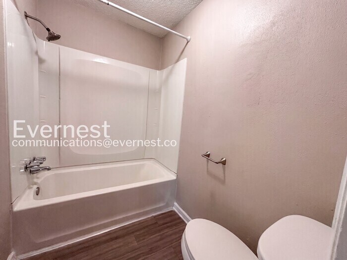 Building Photo - 2719 Meadowgrass Ln