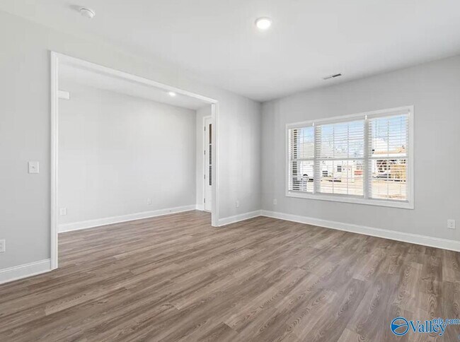 Building Photo - 142 Ivy Vine Dr