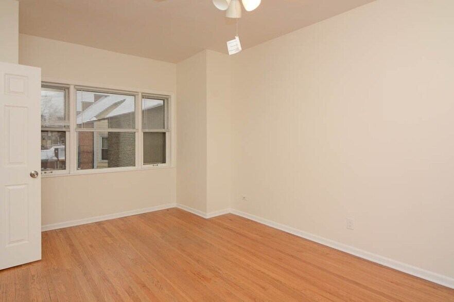 Building Photo - 3426 N Lincoln Ave