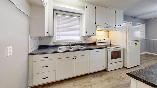 Building Photo - 1117 Newton St