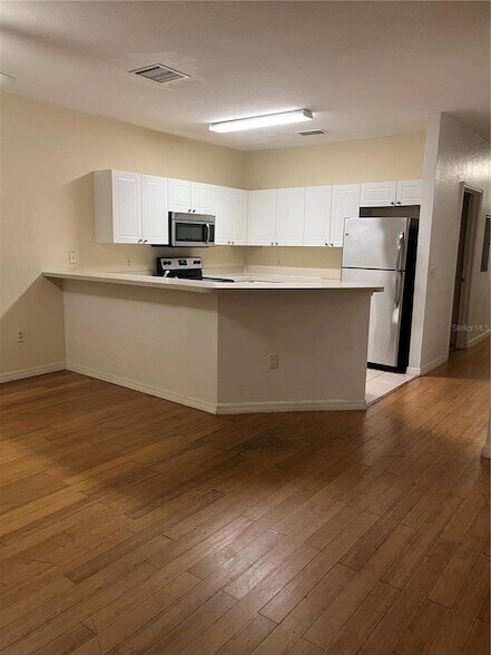 Building Photo - 2015 Claudia Ln