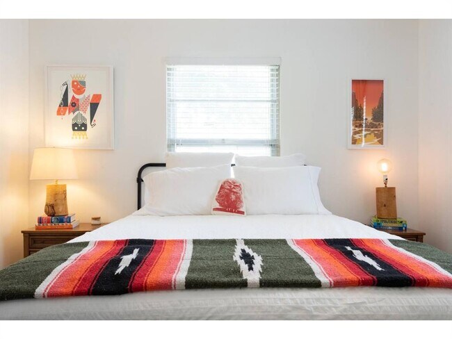 Building Photo - 3011 E 17th St