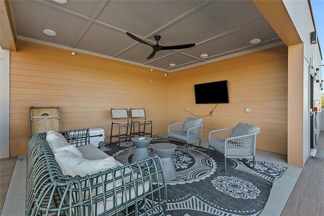 Building Photo - 112 Rogers St NE