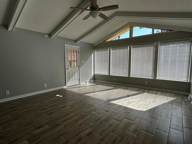 Building Photo - 2139 Kingsley Ct