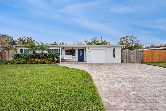 Building Photo - 3218 Carnine Dr