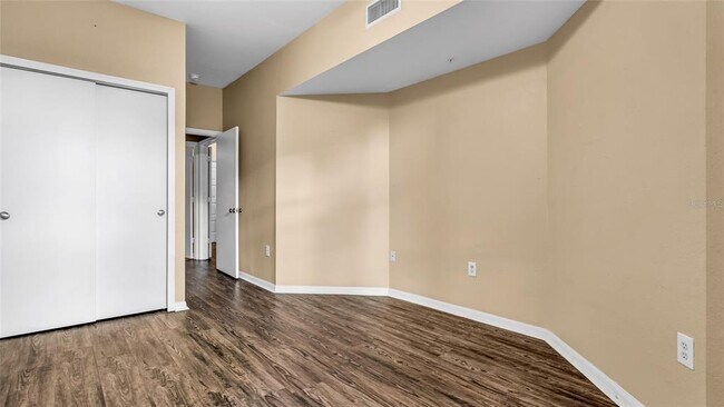 Building Photo - 410 S Armenia Ave