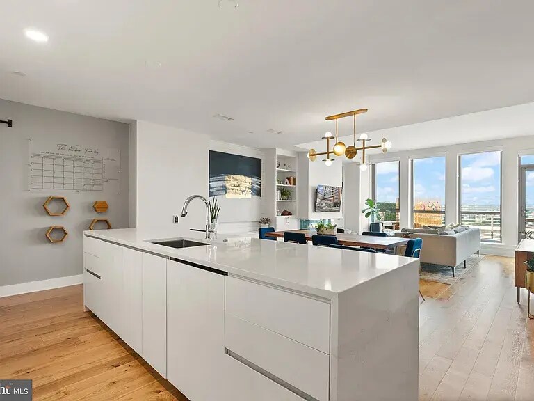 Building Photo - 1211 Van St SE