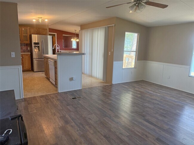 Building Photo - 14 Walnut Bend
