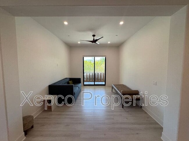 Building Photo - 74635 Tesla Dr