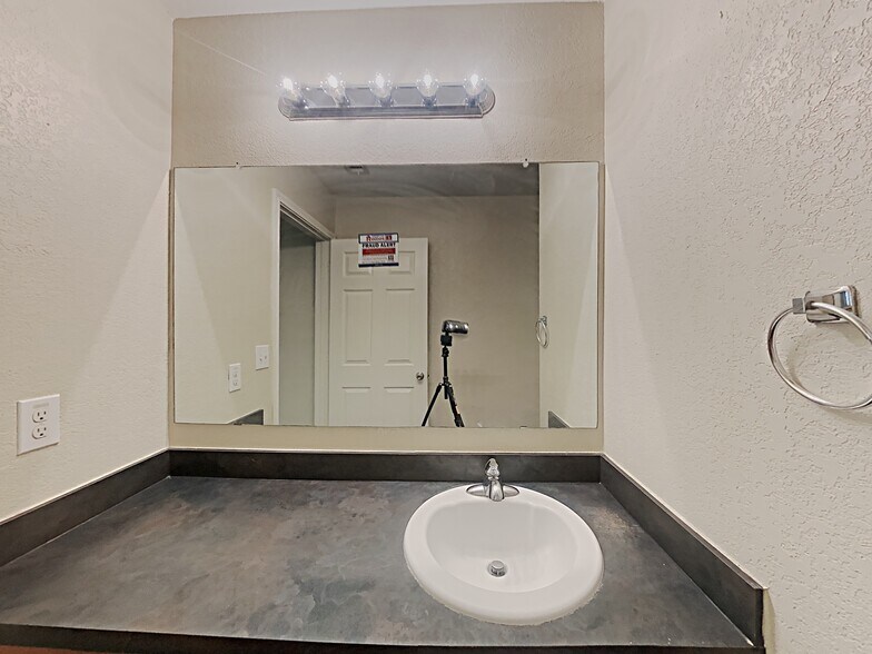 Building Photo - 7215 Geranium Path