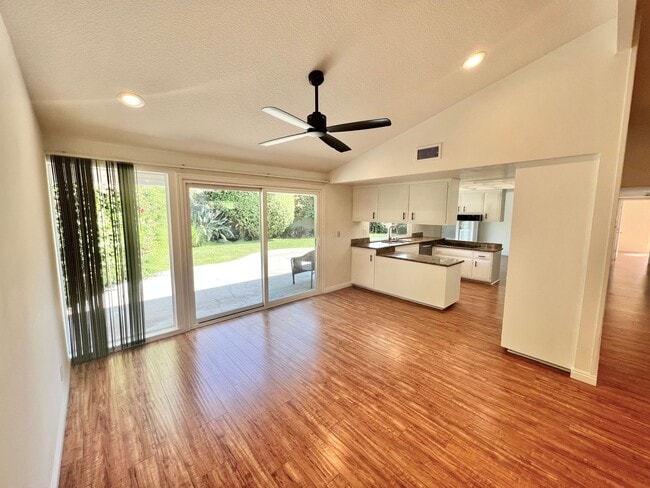 Building Photo - Spacious 3BR Single-Story Residence | Central Air, Fireplace, Private Backyard Retreat