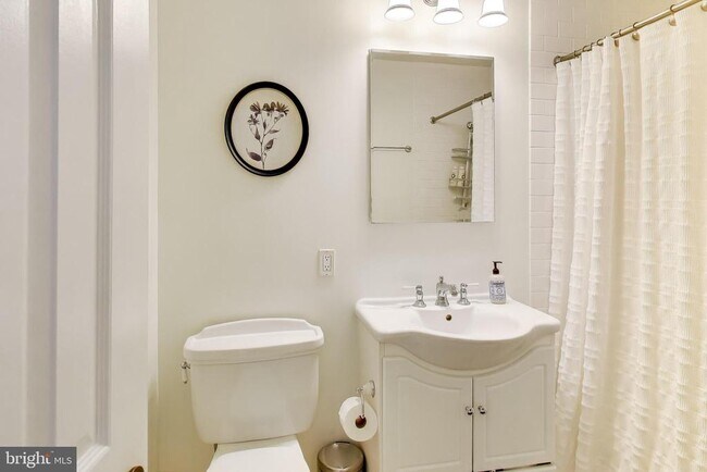 Building Photo - 1830 17th St NW