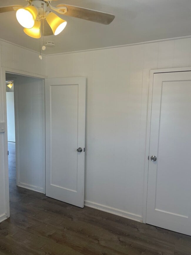 Building Photo - Moiliili/University - Hausten St - 2 Bdrm/1 Bath/No Prkg - $1600